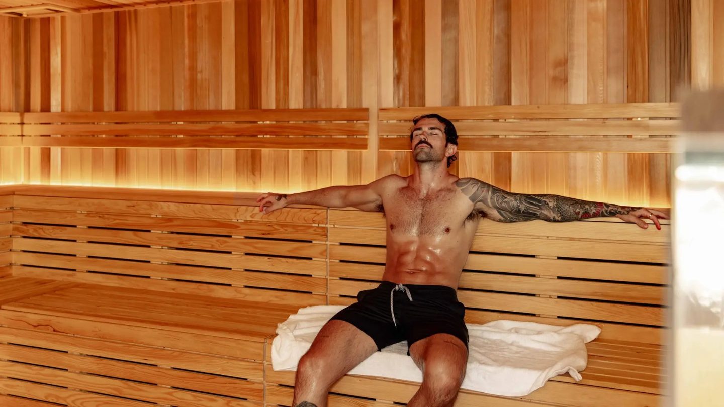 A guest resting in the timber sauna at Vikasati