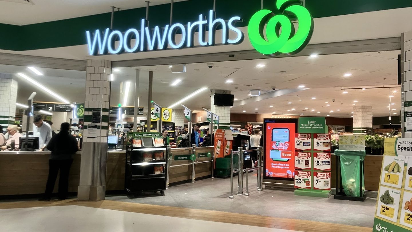 The Woolworths entrance at The Oasis