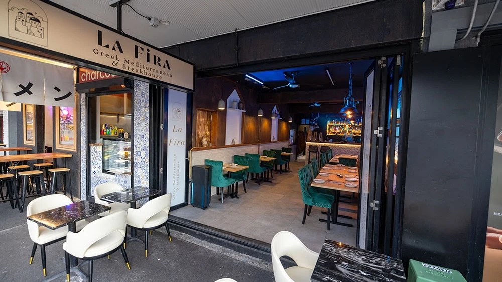 The street front of La Fira, open to the dining room